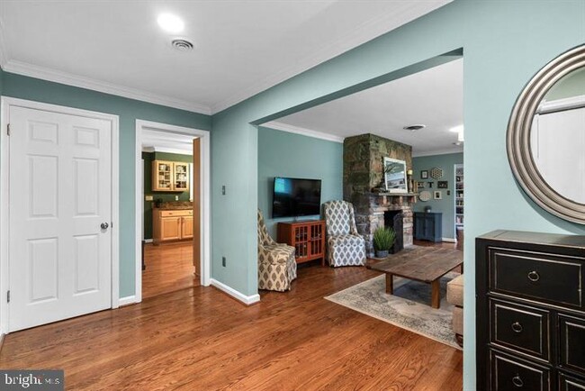 Foto del edificio - 15027 Braddock Rd