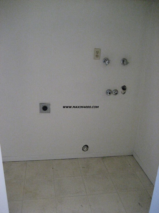 Foto del edificio - 209 Teller Ave 3 - 2 Bed 1 Bath