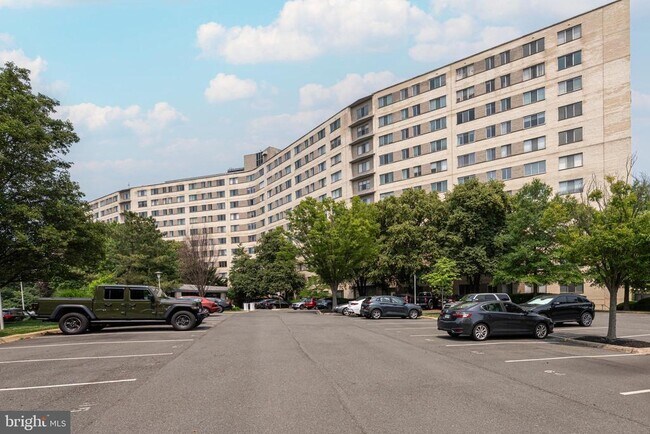 Foto del edificio - 1200 N Nash St