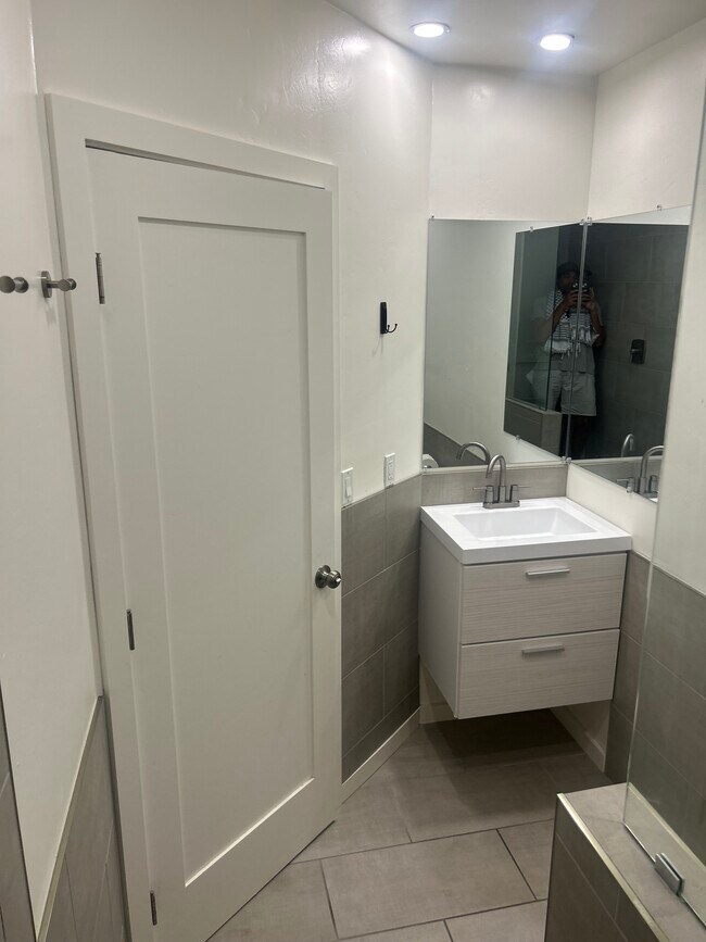 Foto del edificio - 3702 Ingraham St