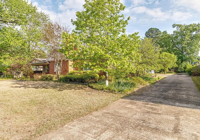 Foto del edificio - 1205 W Oak Ave