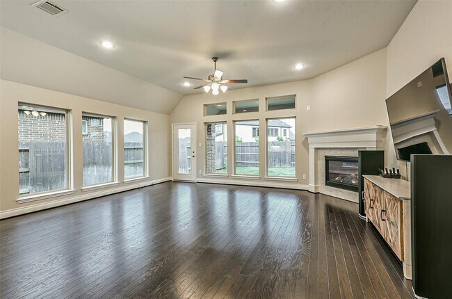 Foto del edificio - 24911 Mountclair Hollow Ln