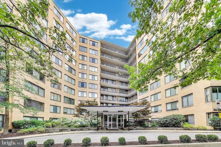 Foto principal - 4740 Connecticut Ave NW