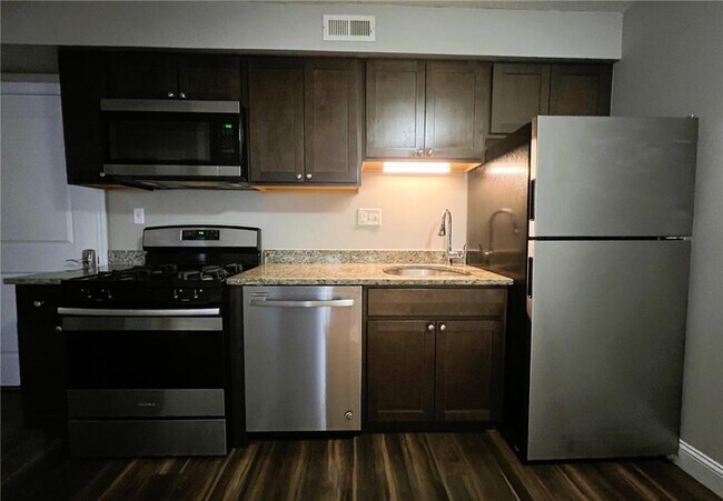 Foto del edificio - 879 Bernon St