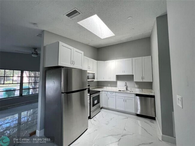 Building Photo - 4371 NW 80th Ave