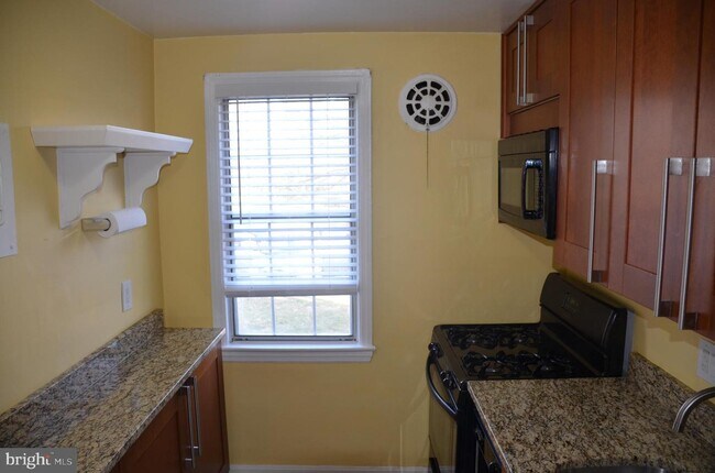 Foto del edificio - 6517 Potomac Ave