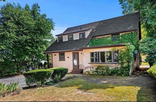 Foto del edificio - 18 Raymond Ave