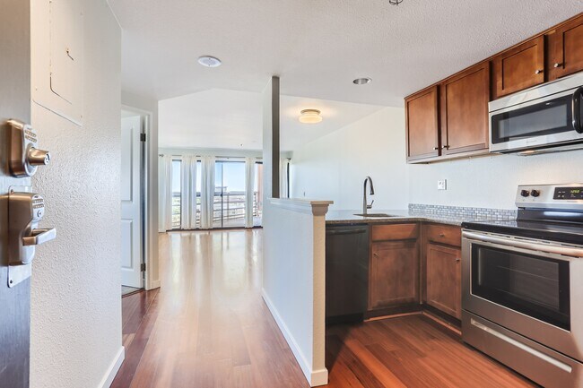 Foto del edificio - 100 Park Ave W