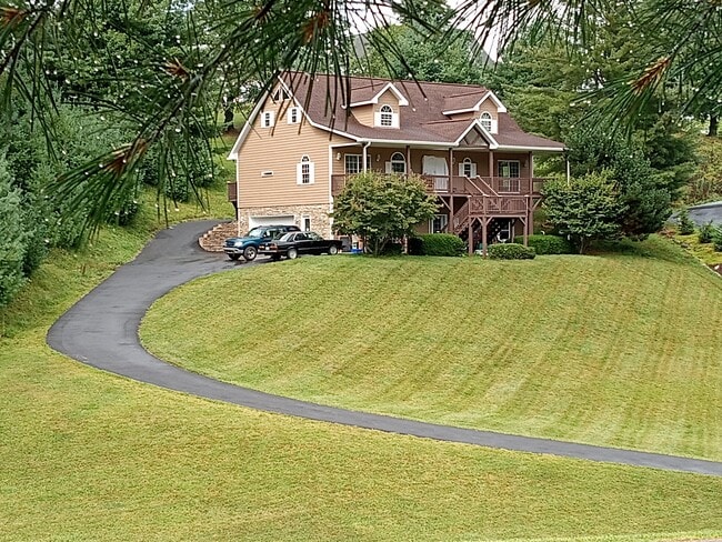 Building Photo - 2179 Sorrento Dr