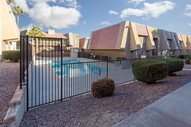 Foto del edificio - 3 bedrooms in guard gated community for on...