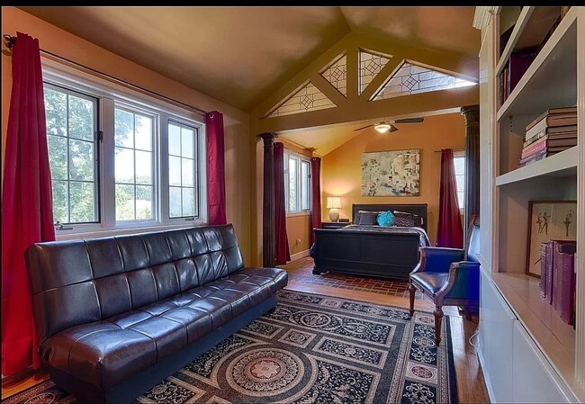 Building Photo - 4517 Beacon Dr