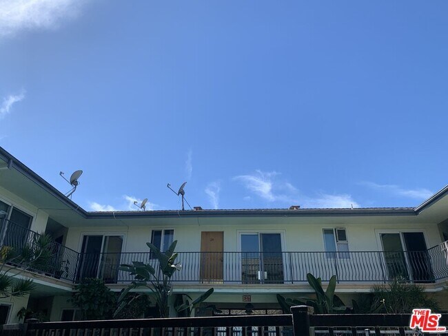 Foto del edificio - 1138 S La Cienega Blvd