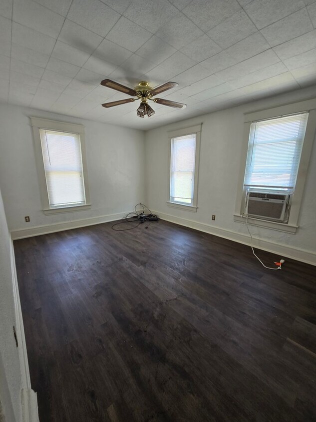 Primary Photo - Spacious 3BD/1BA