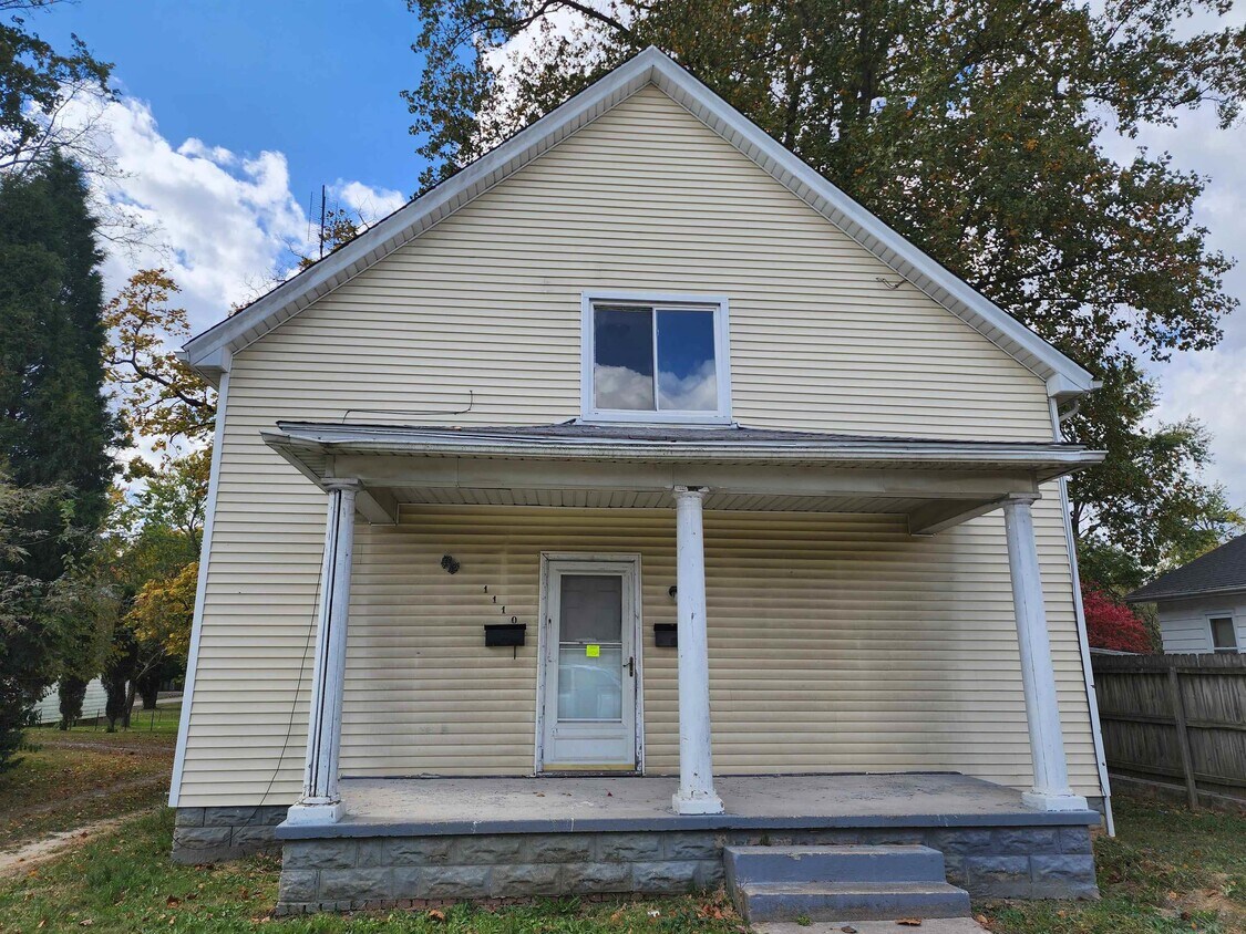 11101110Uni2 N 3rd St, Boonville, IN 47601 Townhome Rentals in