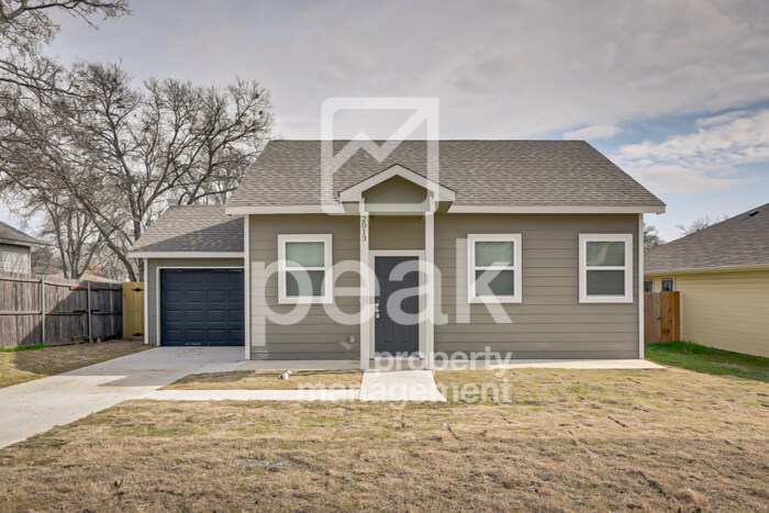 Foto principal - $1750! 3Bed/2Bath in Fort Worth! Get your ...