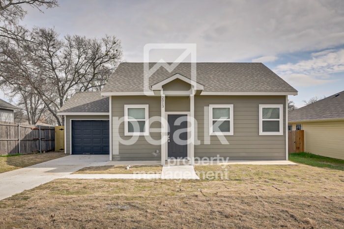 Primary Photo - $1750! 3Bed/2Bath in Fort Worth! Get your ...