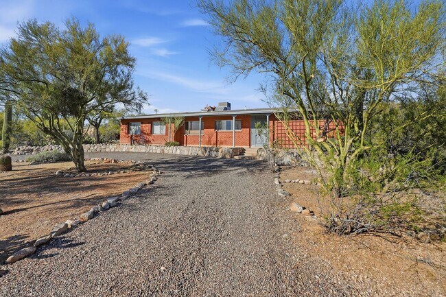 Building Photo - 3BR/4BA Professional Retreat with Private Desert Oasis