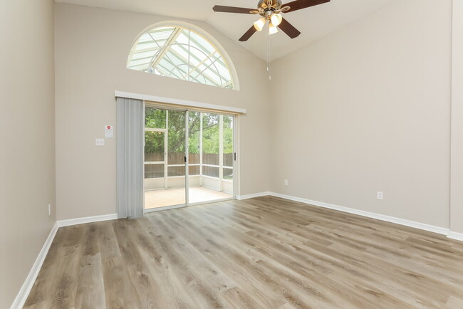 Foto del edificio - 7920 Oakstone Ct
