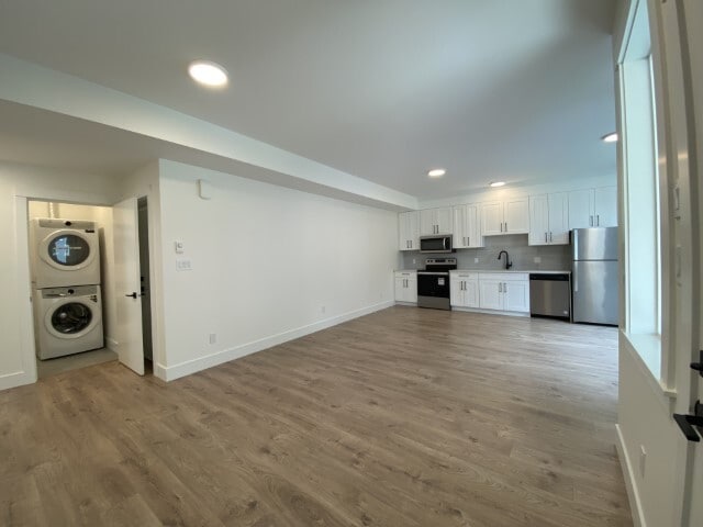 Building Photo - 1343 Langara Dr