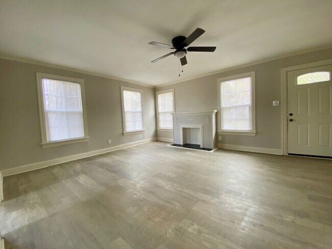 Building Photo - Coming Soon! Renovated 2 bedroom 1 Bath in...