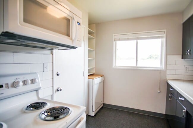 Building Photo - Mid-Century Dream Come True! Lovingly Maintained 2-Bedroom Available Soon!