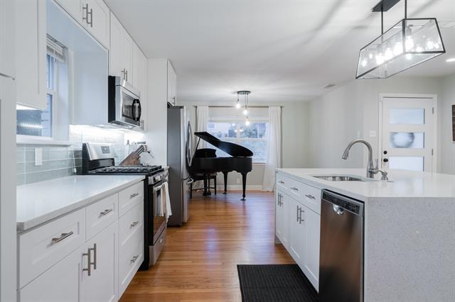 Building Photo - 2430 Springhill Dr