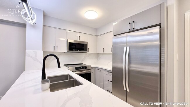 Photo du bâtiment - 872 Sheppard Av W