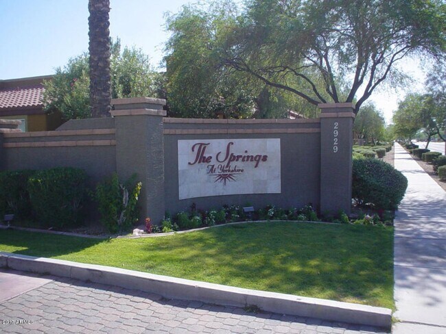 Foto del edificio - Charming 1 Bed 1 Bath Lower Level condo ++...