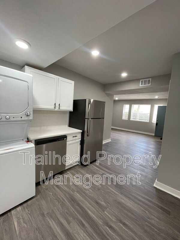 Building Photo - 6425 Brookside Rd