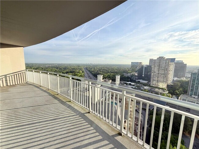 Foto del edificio - 3338 Peachtree Rd NE