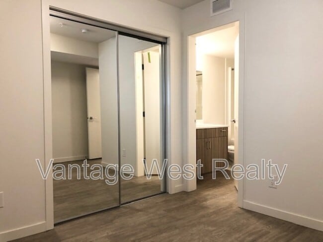 Building Photo - 625-625 Academy Way
