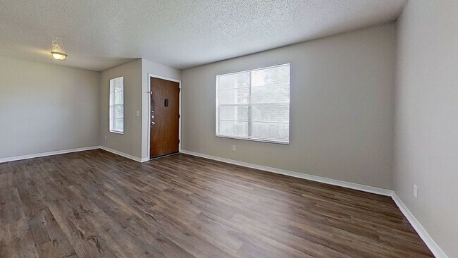 Building Photo - Desirable 2 beds/1.5 bath, secind floor un...