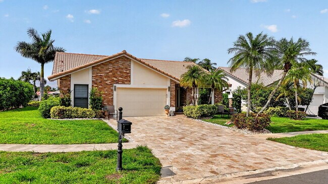 Building Photo - 10065 Camelback Ln