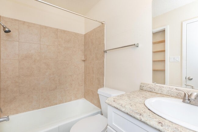 Building Photo - 1955 Camelot St