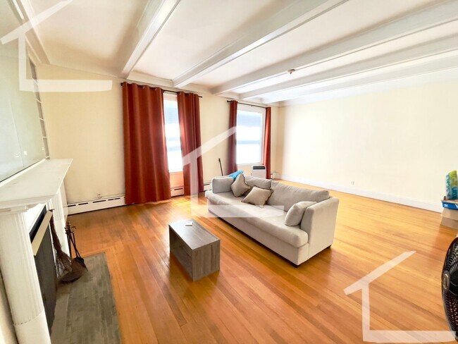 Foto del edificio - 1716 Beacon St