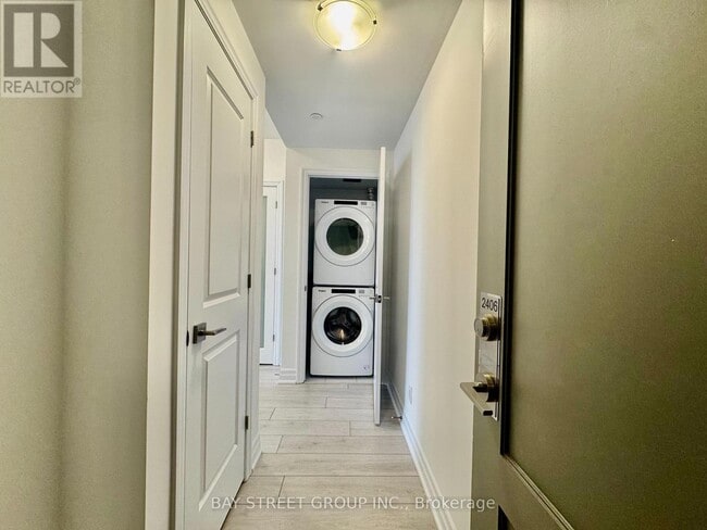 Building Photo - 30 Elm Dr W