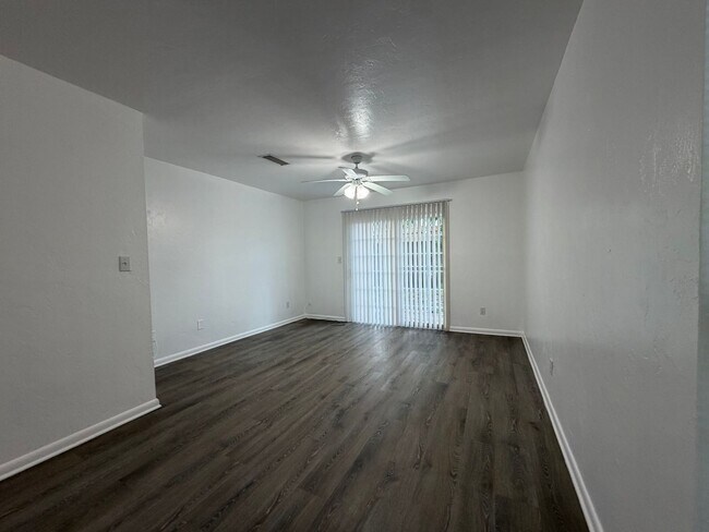 Foto del edificio - 6207 SW 11th Pl