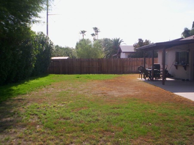 Building Photo - 2900 W Straford Dr