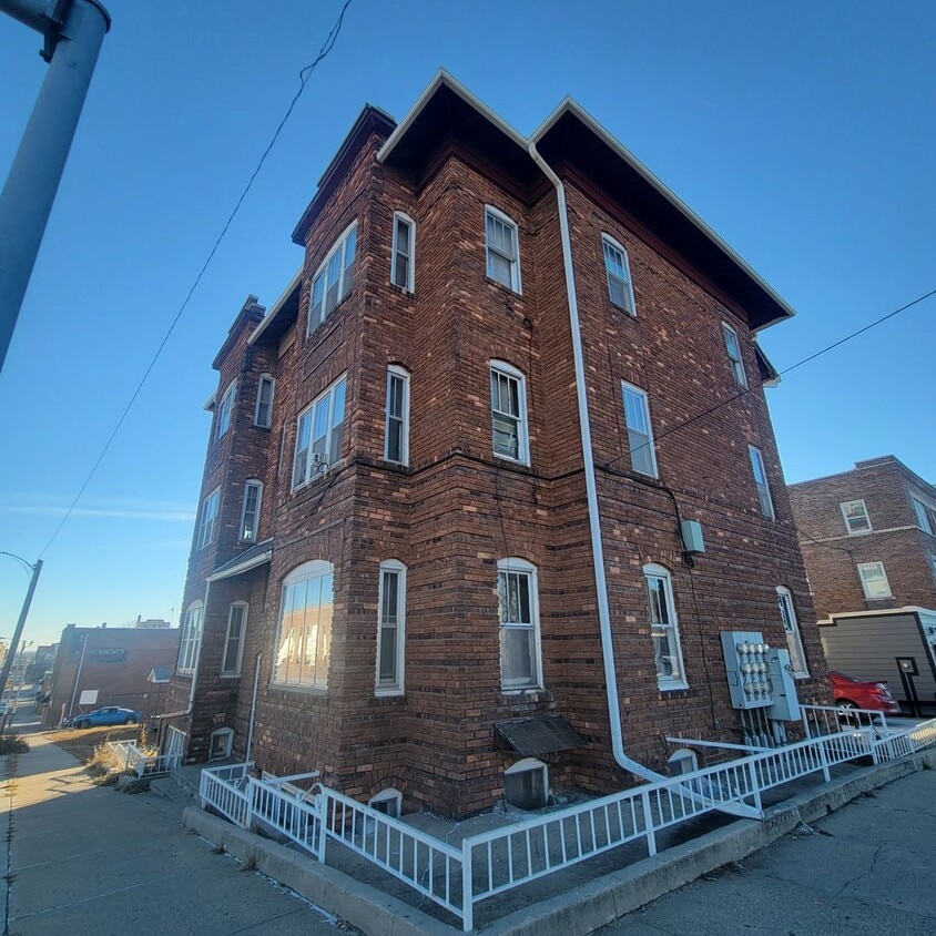 Primary Photo - 1023 Pierce St