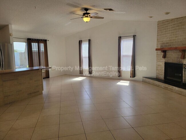 Foto del edificio - 11609 Shady Tree Pl