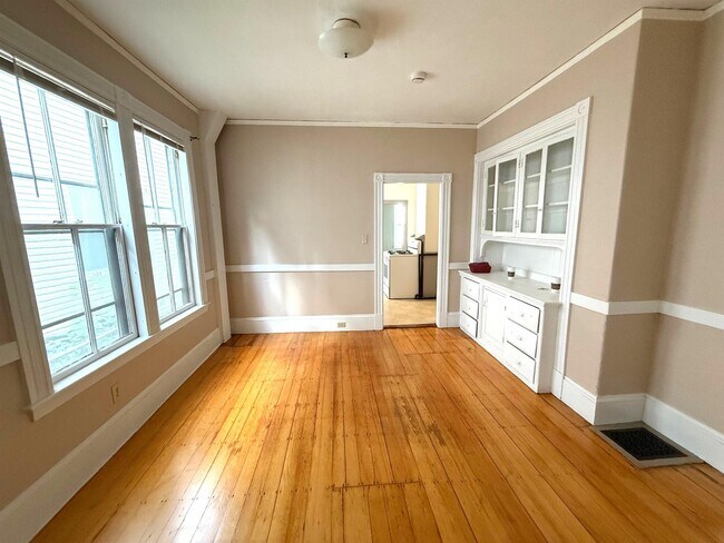 Foto del edificio - 55 Rindge Ave