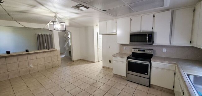 Foto del edificio - Modesto Lovely 3 Bedroom 2.5 Bath Home