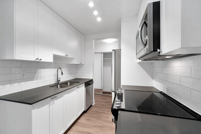 Photo du bâtiment - 1720 Cook St & 1035 N Park