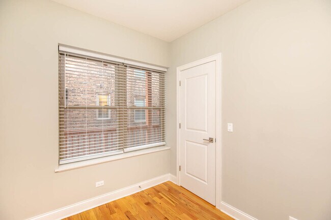 Foto del edificio - 637 E 49th St