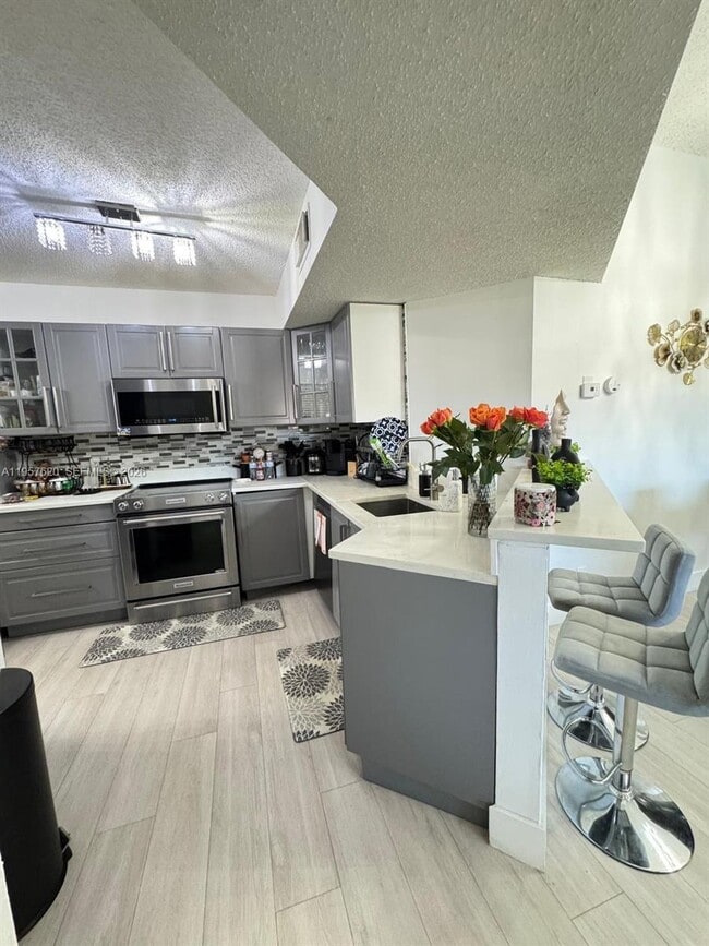 Foto del edificio - 8801 Wiles Rd