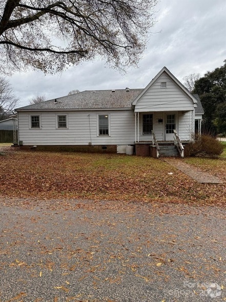 Building Photo - 703 Louise Ave