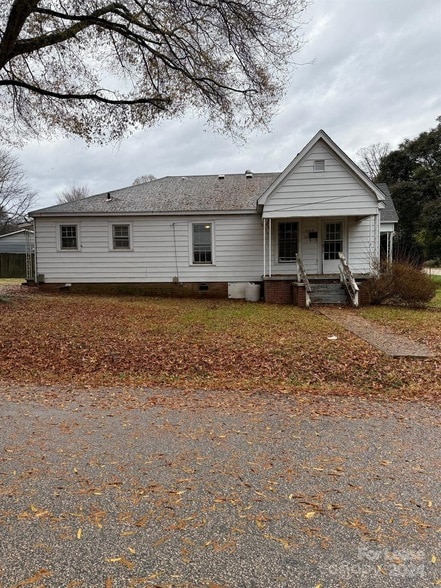 Primary Photo - 703 Louise Ave