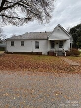 Building Photo - 703 Louise Ave