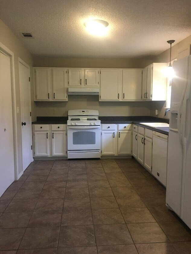 Kitchen - 103 Bean St