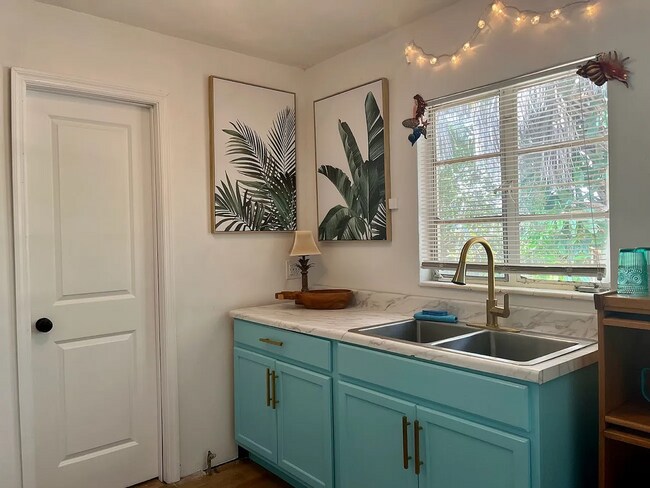 Foto del edificio - Beachside Furnished Home with Utilities Included – 1bed | 1bath